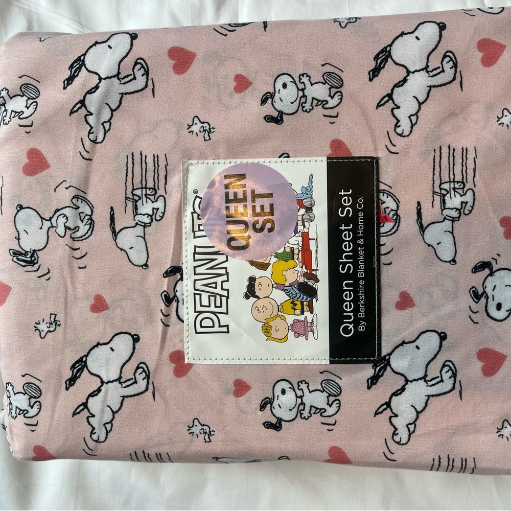 Peanuts Snoopy Queen Sheet Set in Pink and White